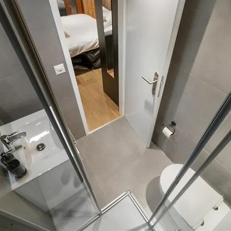 Rénové Au Centre De Appartement *